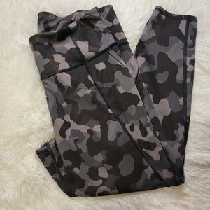 Athleta Lighting camo pocket leggings | Size L